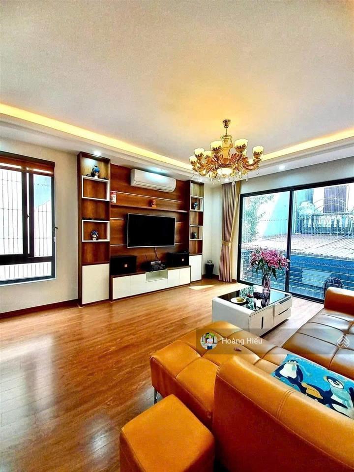 Bán gấp giá rẻ, gần phố, gần bãi ô tô đỗ, nhà đẹp cầu giấy tặng nội thất, ngõ 3m, 40m2, 5 tầng