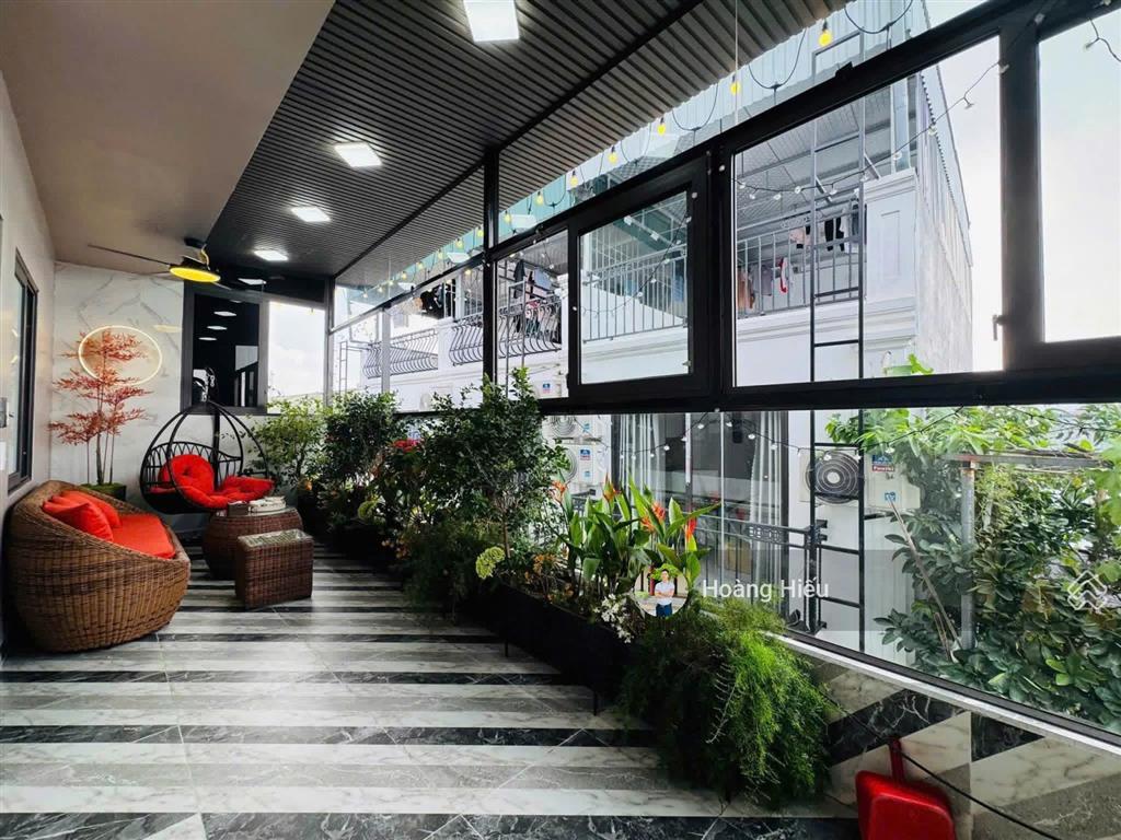 Giá rẻ nhà hoàng quốc việt, gara oto, kinh doanh, thang máy, lô góc 2 thoáng, ngõ oto tránh, 60m 6t