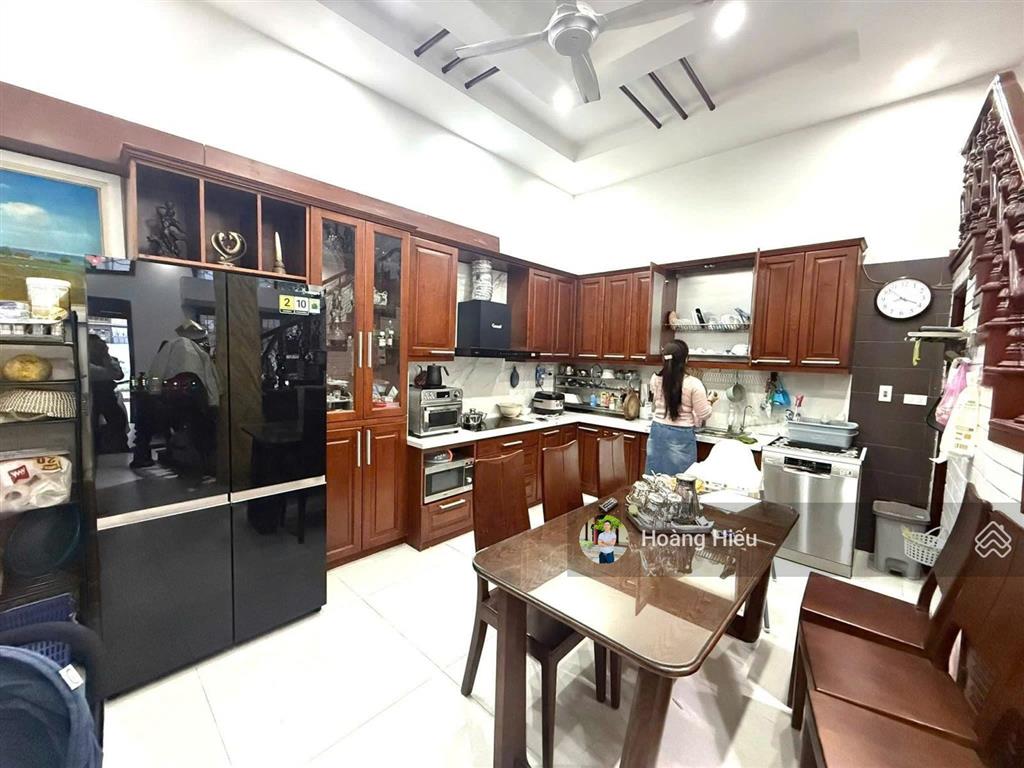 Bán nhà cầu giấy 46m2 6 tầng có 8 phòng dòng tiền 20tr/tháng cách mặt phố 50m
