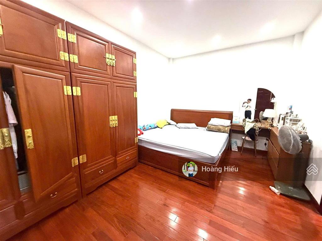 Bán nhà cầu giấy 46m2 6 tầng có 8 phòng dòng tiền 20tr/tháng cách mặt phố 50m