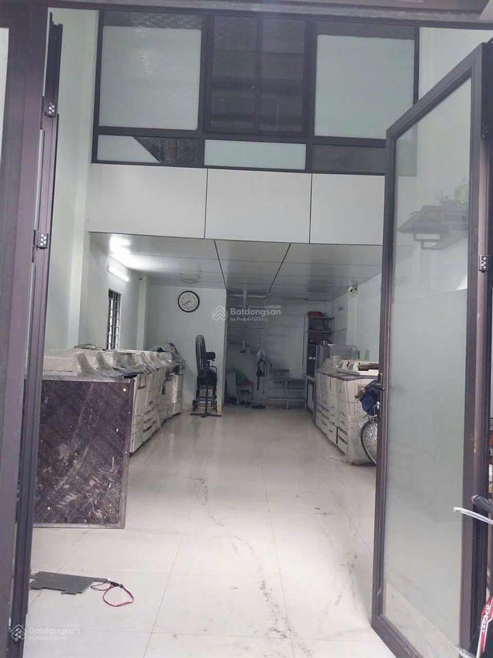 Bán mảnh đất có nhà cấp 4 tại định công dt 47,5m mặt tiền 4,3m , giá 2,8 tỷ  0983 873 ***