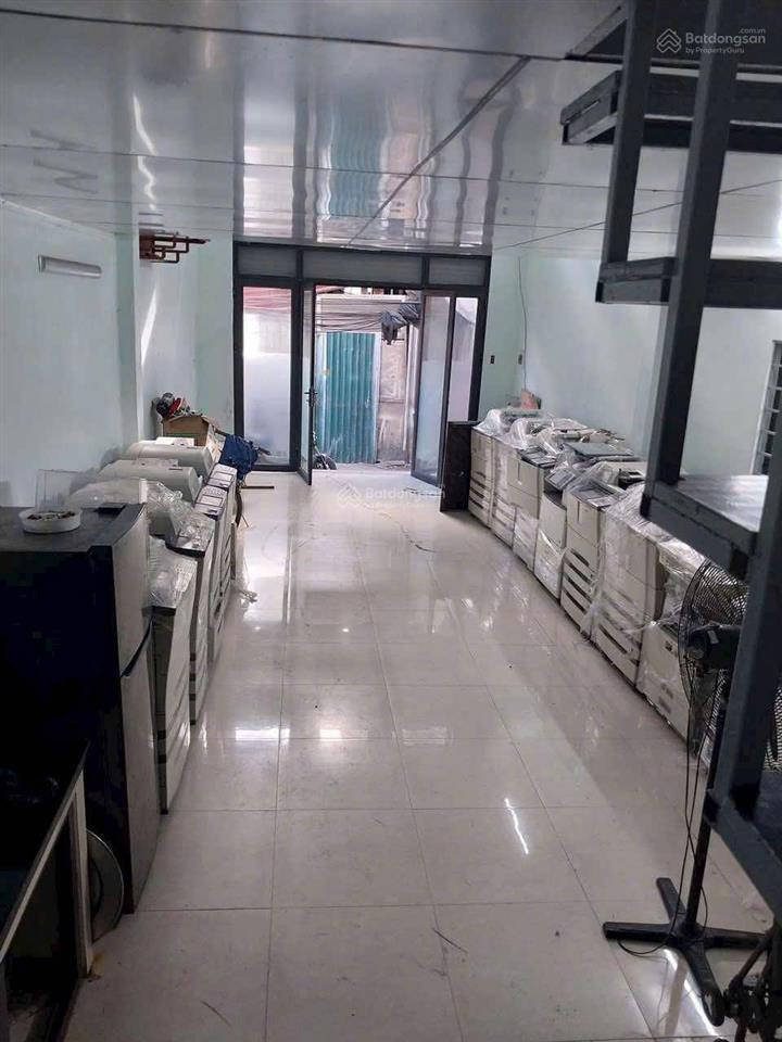 Bán mảnh đất có nhà cấp 4 tại định công dt 47,5m mặt tiền 4,3m , giá 2,8 tỷ  0983 873 ***