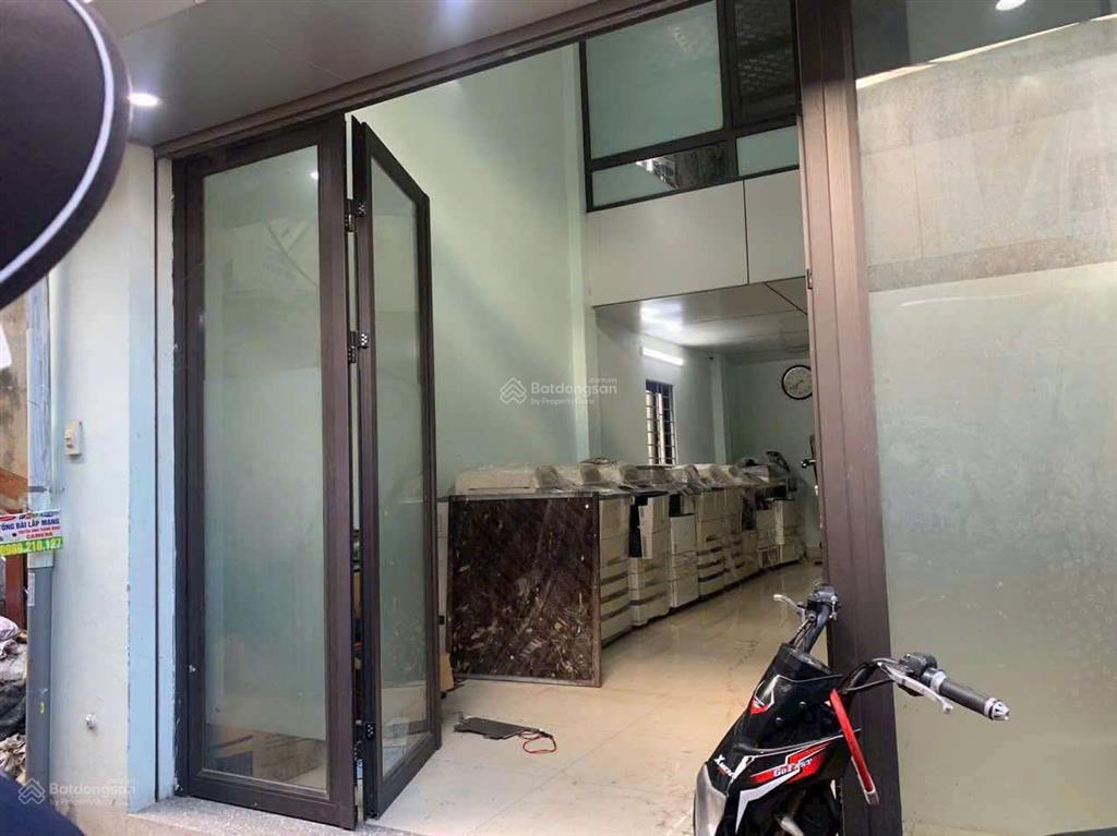 Bán mảnh đất có nhà cấp 4 tại định công dt 47,5m mặt tiền 4,3m , giá 2,8 tỷ  0983 873 ***