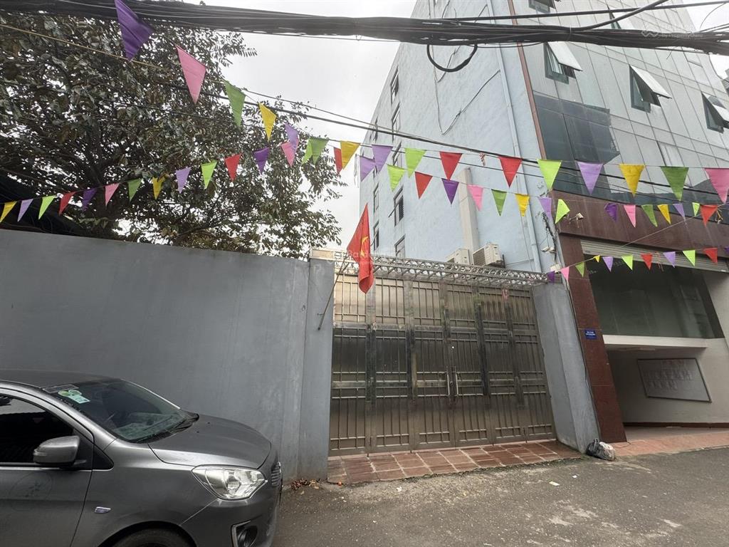 Cho thuê nhà 168m2, số 3 ngõ 18 phố đông thắng, 5,5 triệu, đường ô tô rộng 15m