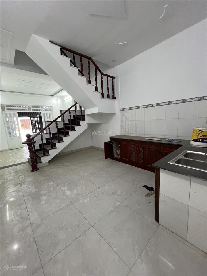Nhà mặt tiền kênh đường nhựa 7m  cách hà huy giáp, q12 đúng 100m  sát trường cao đẳng điện lực