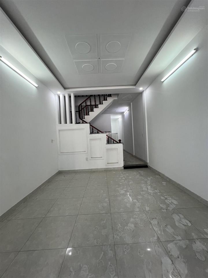 Nhà mặt tiền kênh đường nhựa 7m  cách hà huy giáp, q12 đúng 100m  sát trường cao đẳng điện lực