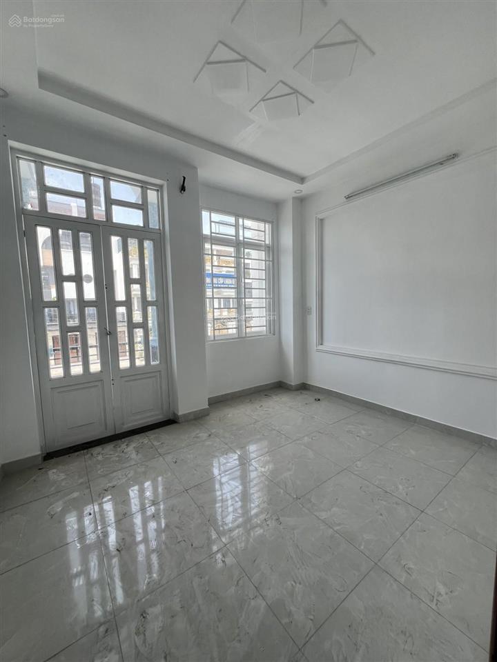 Nhà mặt tiền kênh đường nhựa 7m  cách hà huy giáp, q12 đúng 100m  sát trường cao đẳng điện lực