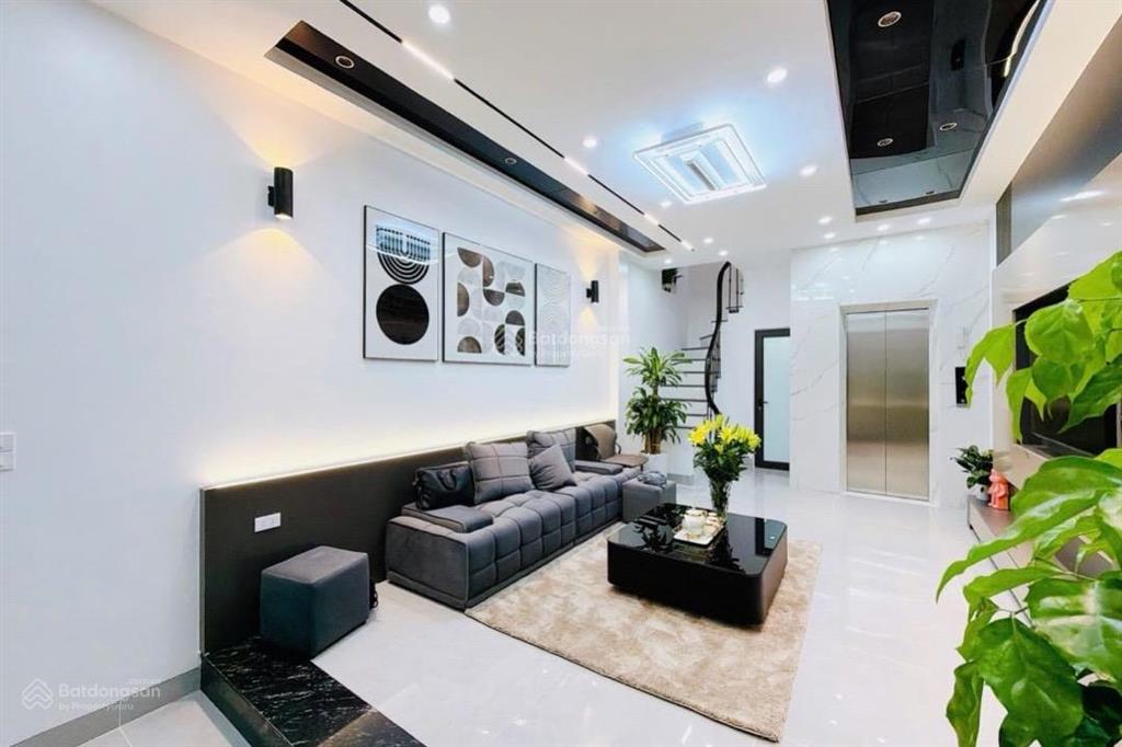 Nhà khương trung  5tầng 40m2  thang máy xây mới gần vành đai 2.5