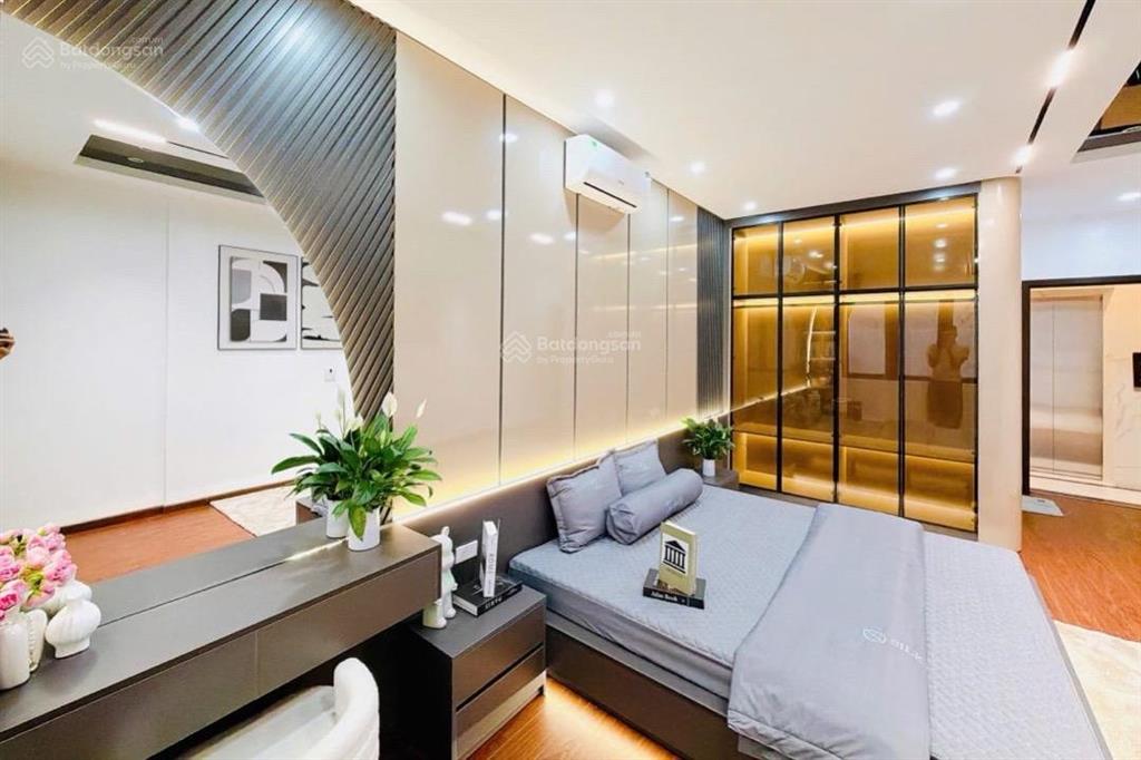 Nhà khương trung  5tầng 40m2  thang máy xây mới gần vành đai 2.5