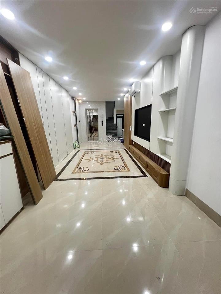 Bán gấp nhà đẹp ở ngay 40m2  30m ra ô tô  6 tầng thang máy  trước nhà rộng gần 3m  gần hồ