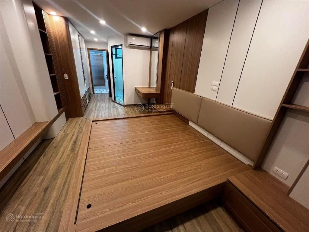 Bán gấp nhà đẹp ở ngay 40m2  30m ra ô tô  6 tầng thang máy  trước nhà rộng gần 3m  gần hồ