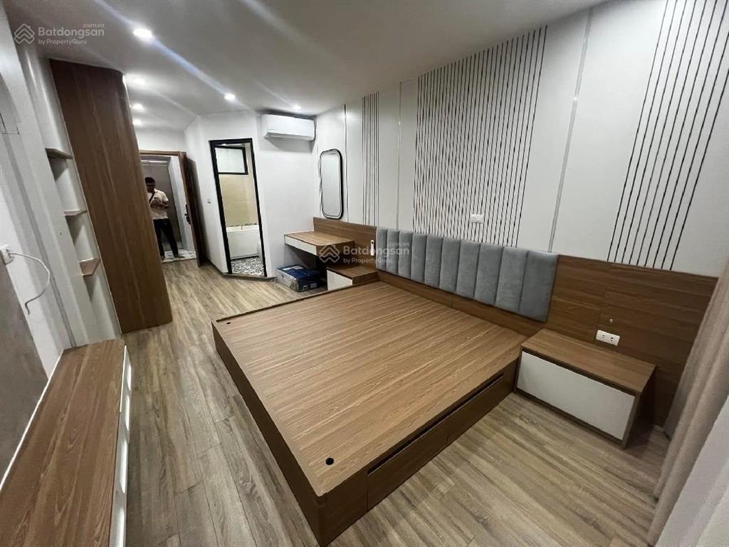 Nhà đẹp cần bán gấp  40m2  ngõ rộng 3m  gần ô tô  sát hồ cực thoáng mát