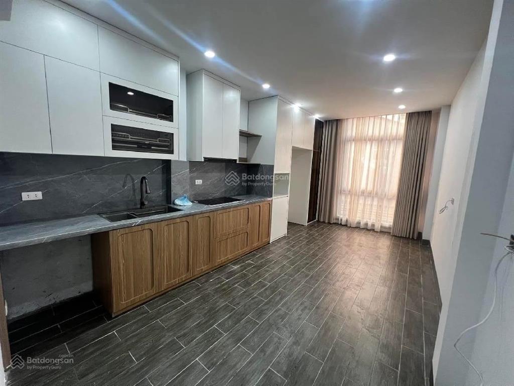 Nhà đẹp cần bán gấp  40m2  ngõ rộng 3m  gần ô tô  sát hồ cực thoáng mát