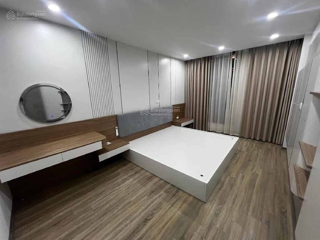 Nhà đẹp cần bán gấp  40m2  ngõ rộng 3m  gần ô tô  sát hồ cực thoáng mát