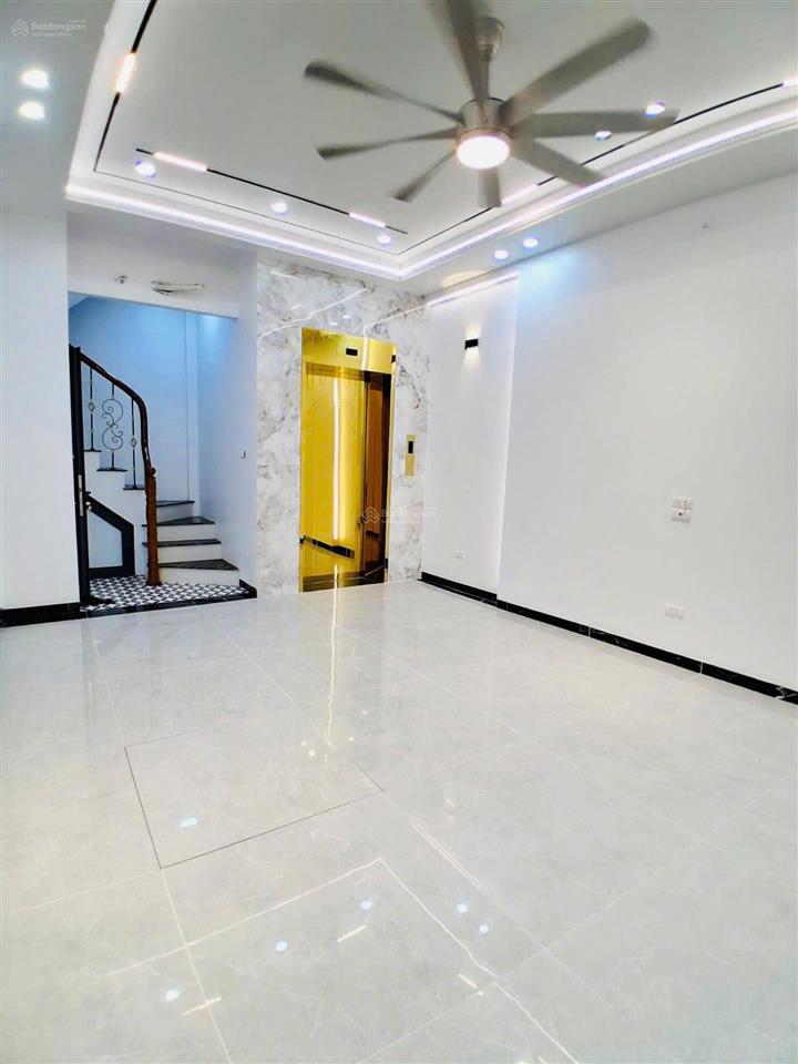 Nhà lõi đống đa  nhà dân xây mới coong  6 tầng thang máy  ngõ thông tứ phía  3 bước ra mặt phố