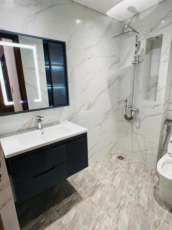 Nhà lõi đống đa  nhà dân xây mới coong  6 tầng thang máy  ngõ thông tứ phía  3 bước ra mặt phố