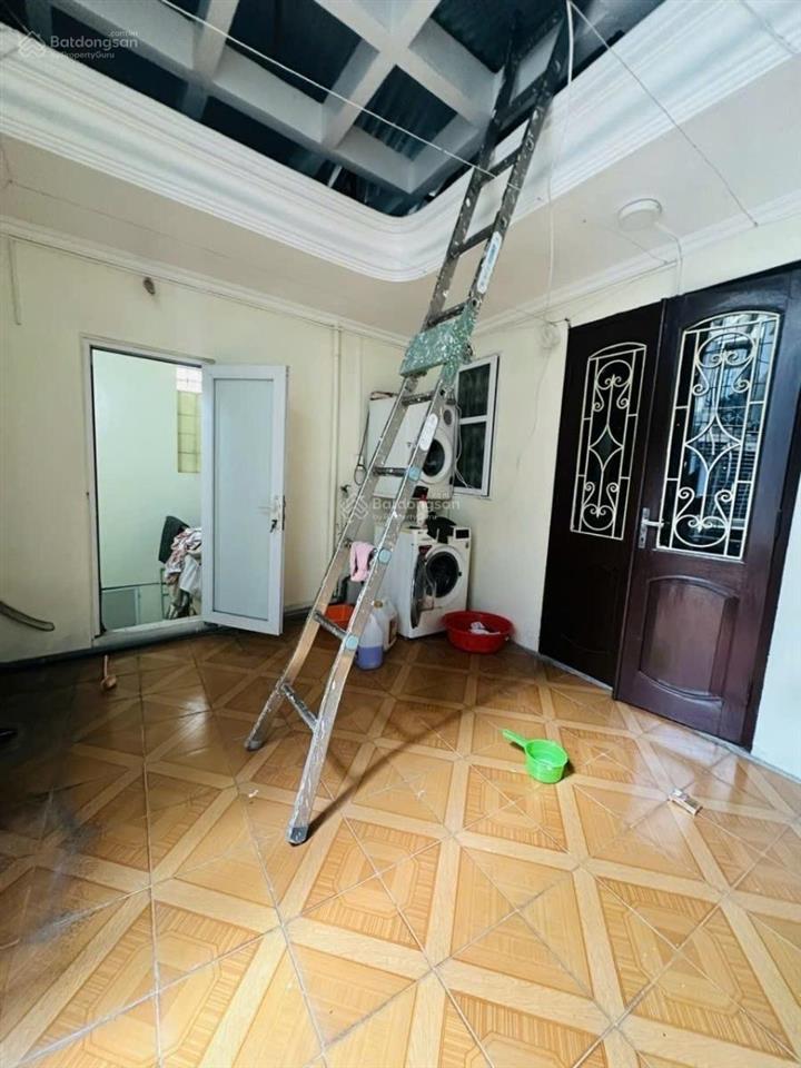 Nhà ngõ thông tôn thất tùng  kinh doanh cực đỉnh  xây ccmn  giá tốt ở ngay tại khu vực đống đa