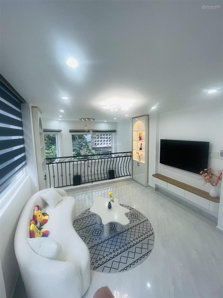 Huỳnh văn bánh hẻm 489a, 120m2 sử dung, xe hoi đỗ cửa, căn góc thoáng mát 5 tầng btct nhỉnh 8ty.