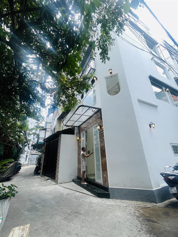 Huỳnh văn bánh hẻm 489a, 120m2 sử dung, xe hoi đỗ cửa, căn góc thoáng mát 5 tầng btct nhỉnh 8ty.