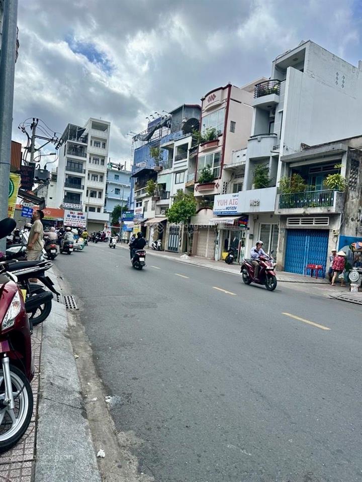 Mặt tiền huỳnh văn bánh phú nhuận 4 tầng 5pn kinh doanh đỉnh giá hơn 8ty.