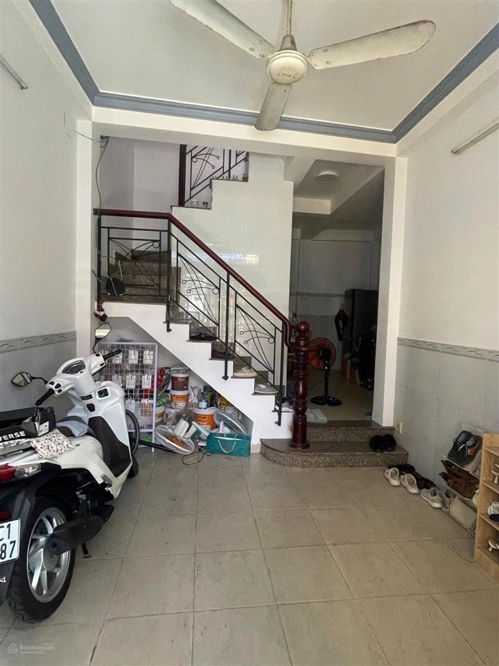 Hiếm gặp. dt 49m2 3 tầng hxh thông giâ chỉ nhỉnh 7ty