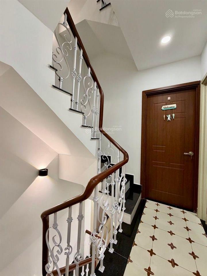 Ngay ngã 4 phú nhuận  gần 50m2 (4x 12)  4pn full nội thất  gần hẻm xe hơi