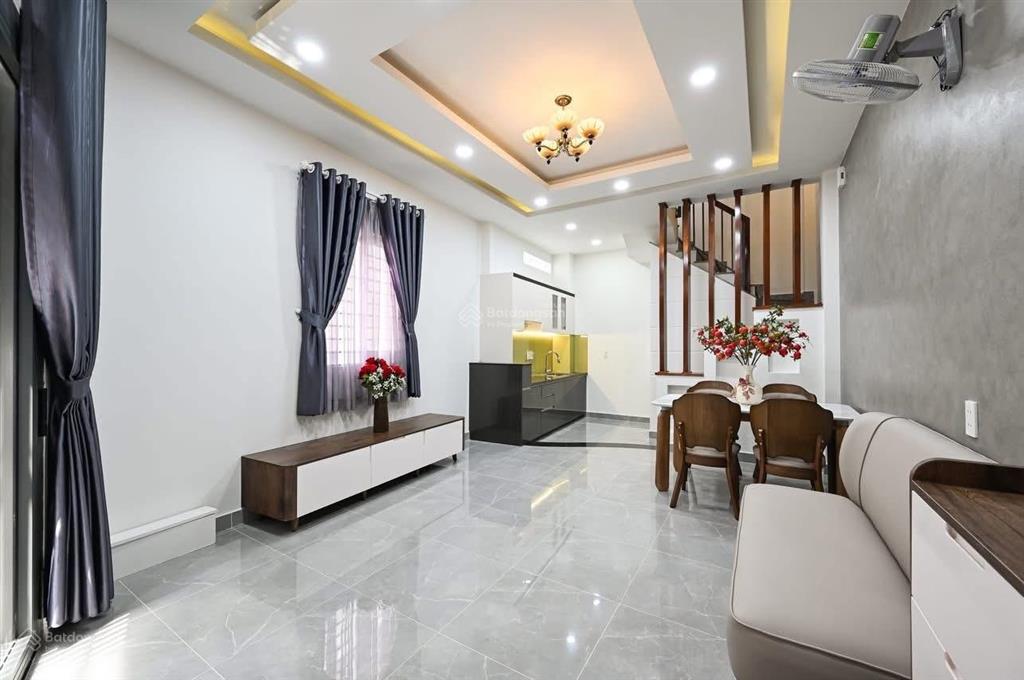 Phan xích long phú nhuận
32m (4 x 8) nở hậu 4,4m
4 tầng btct
lô góc thoáng
