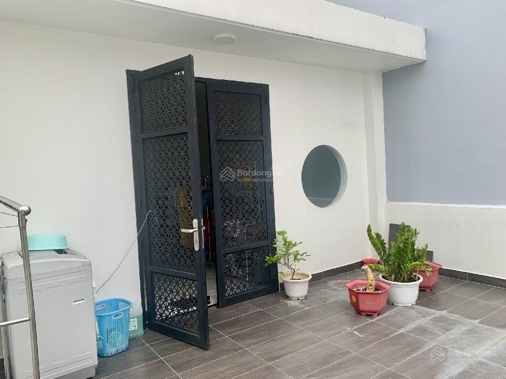 Huỳnh văn bánh phú nhuận
92m (5,5 x 18)
3 tầng + sân thượng
4pn 5wc
có phòng ngủ trệt