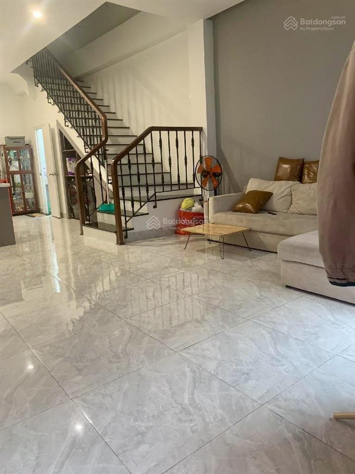 Huỳnh văn bánh phú nhuận
92m (5,5 x 18)
3 tầng + sân thượng
4pn 5wc
có phòng ngủ trệt