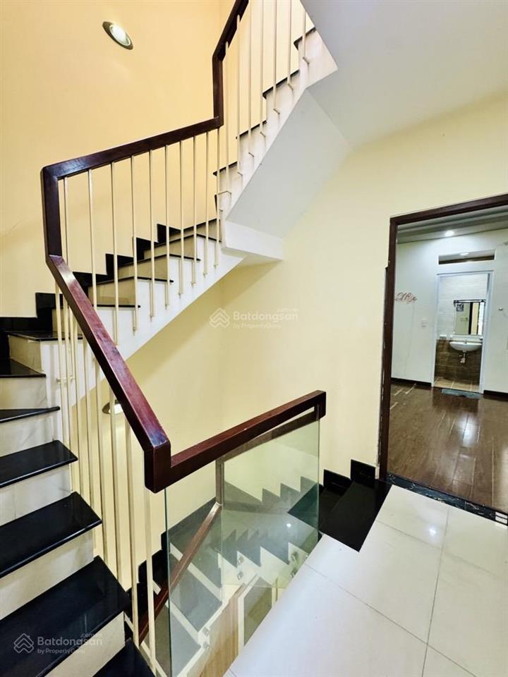 Vip phú nhuận
nguyễn văn trỗi nguyễn đình chính
60m (4,5 x 14) nở hậu
4 tầng btct
hxh cách ~10m