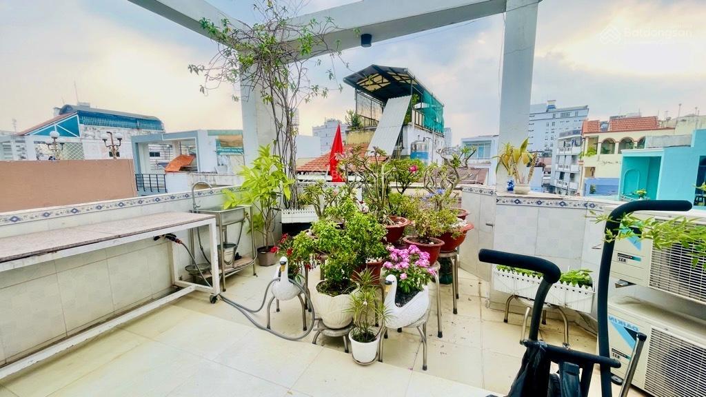 Trung tâm phú nhuận
dt 72m 4 tầng sân thượng
ngang 5,2m
hẻm ô tô
thuận tiện di chuyển
9,99 tỷ tl