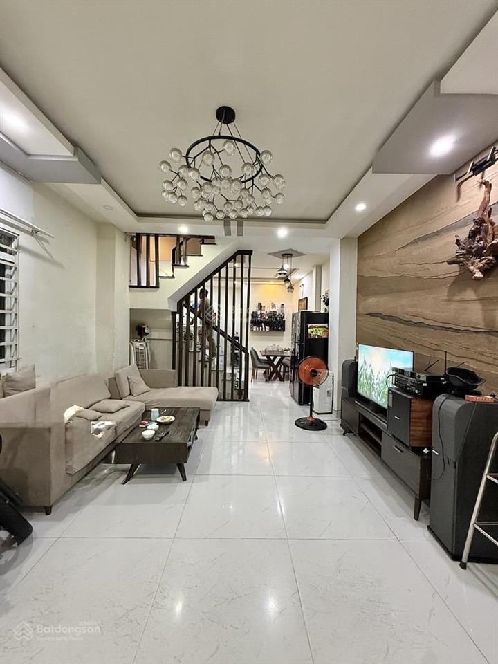 Bán nhà trương quốc dungcạnh hxt  dt 4.4 x13m  5pn  sổ nét