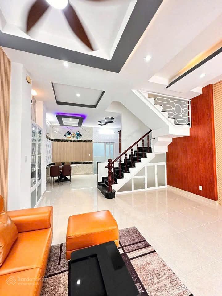 Bán nhà có thương lượng có sân sau, đường ô tô nội thất cơ bản  đồng nai