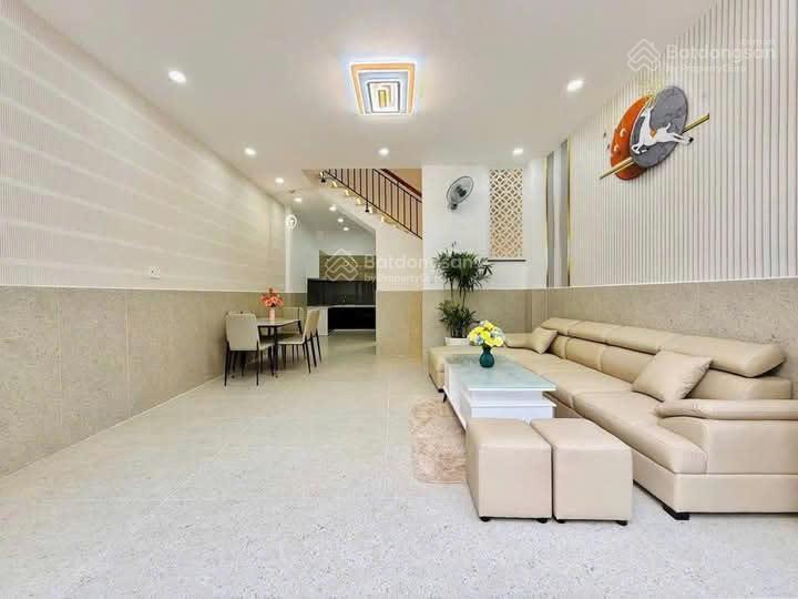 Bán nhà có thương lượng có sân sau, đường ô tô nội thất cơ bản  đồng nai