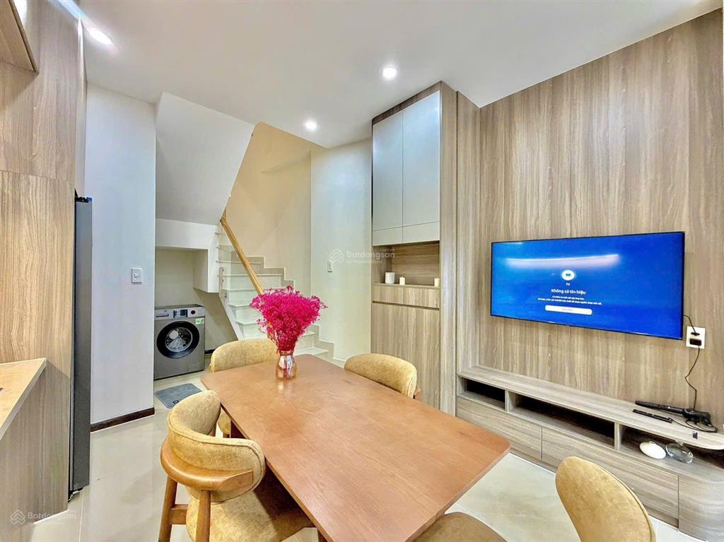Nhà lê quang định  3 tầng, 2pn  sát mặt tiền  giá 6.1 tỷ (tl)
