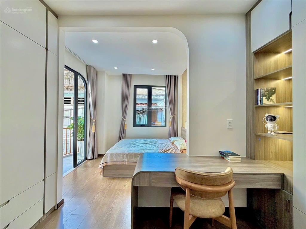 Nhà lê quang định  3 tầng, 2pn  sát mặt tiền  giá 6.1 tỷ (tl)