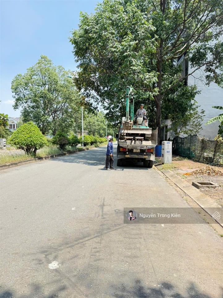 Vĩnh phú 10 nối dài 20m  126m2 ( 6 x 21 )  full thổ cư  sổ riêng, giáp ql 13, cổng chào