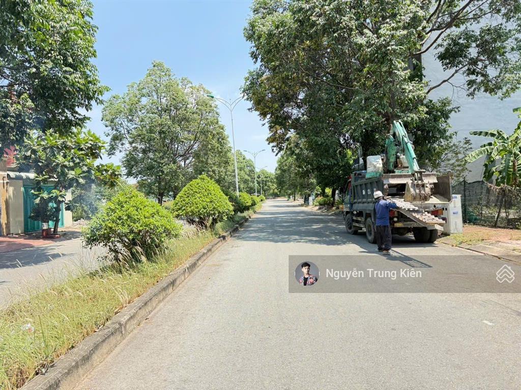 Vĩnh phú 10 nối dài 20m  126m2 ( 6 x 21 )  full thổ cư  sổ riêng, giáp ql 13, cổng chào