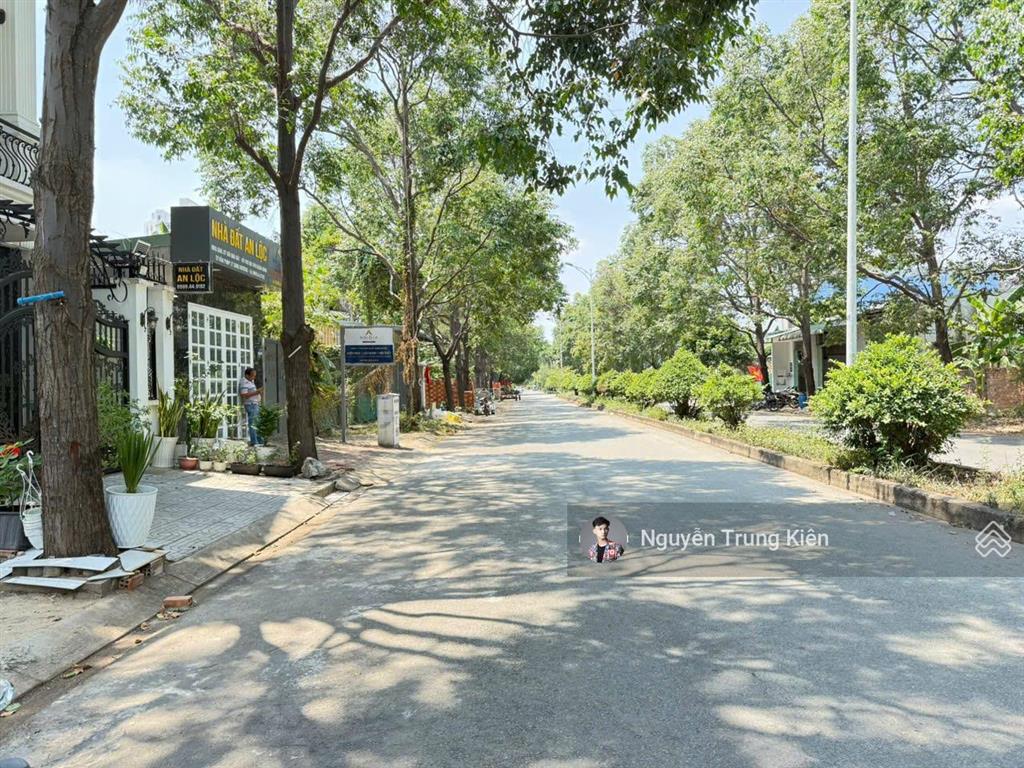 Vĩnh phú 10 nối dài 20m  126m2 ( 6 x 21 )  full thổ cư  sổ riêng, giáp ql 13, cổng chào