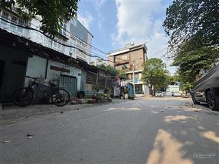 Đất lô góc 2 mặt tiền. đường trước nhà rộng 12 m