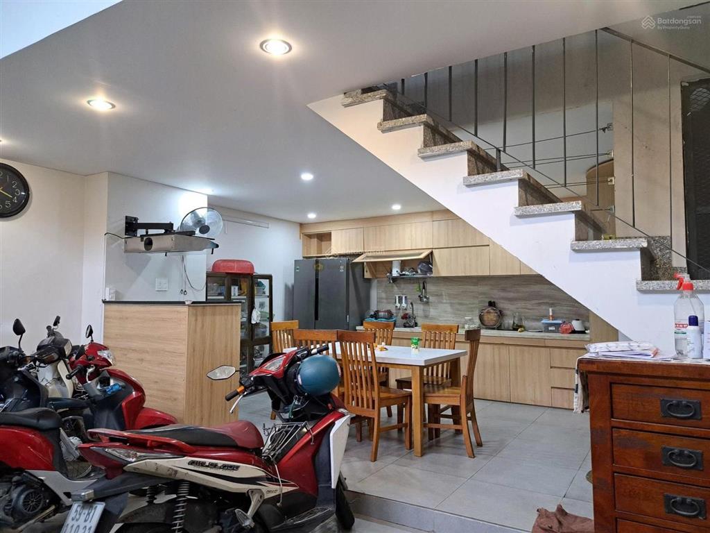 Nhà gần trần não  giá hợp lý
vào ở ngay