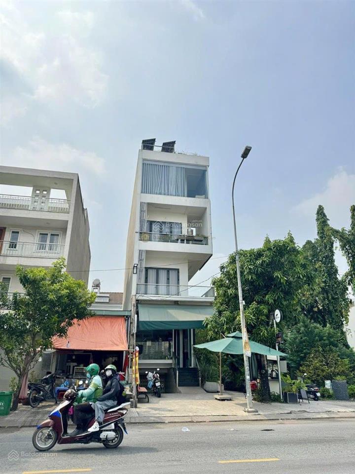 Nhà mặt phố chính căn góc hiếm có đẹp nhất khu vực