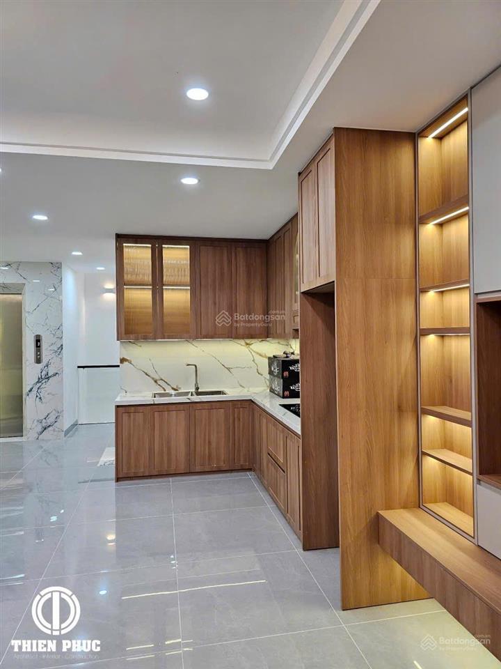 Nhà mới  nhà bên chợ. tiện kinh doanh