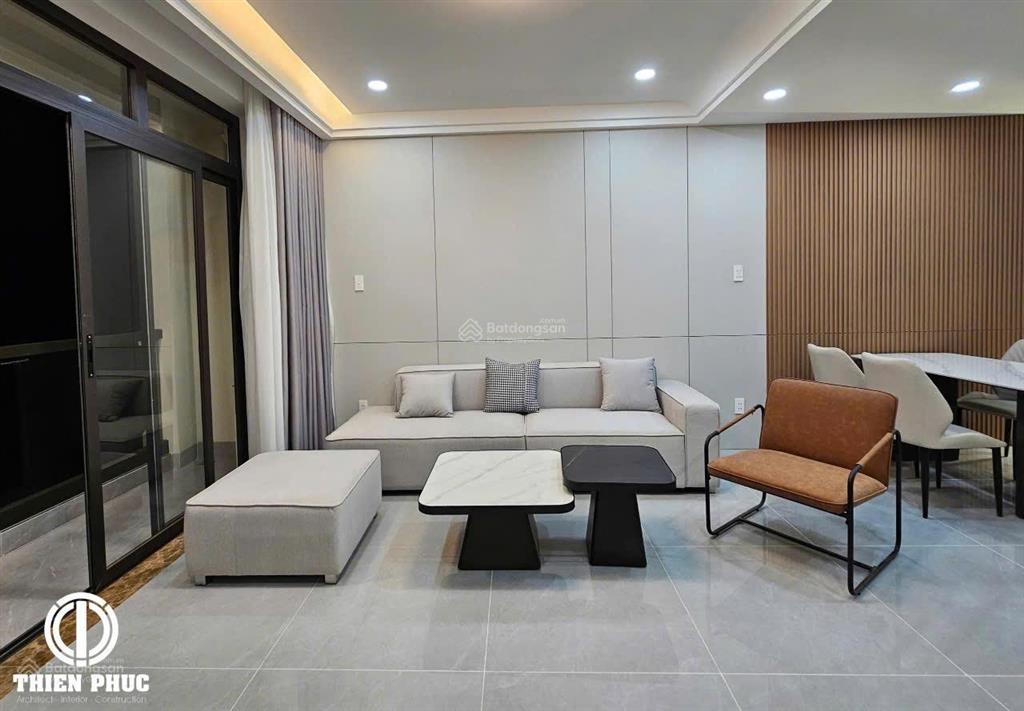 Nhà mới  nhà bên chợ. tiện kinh doanh