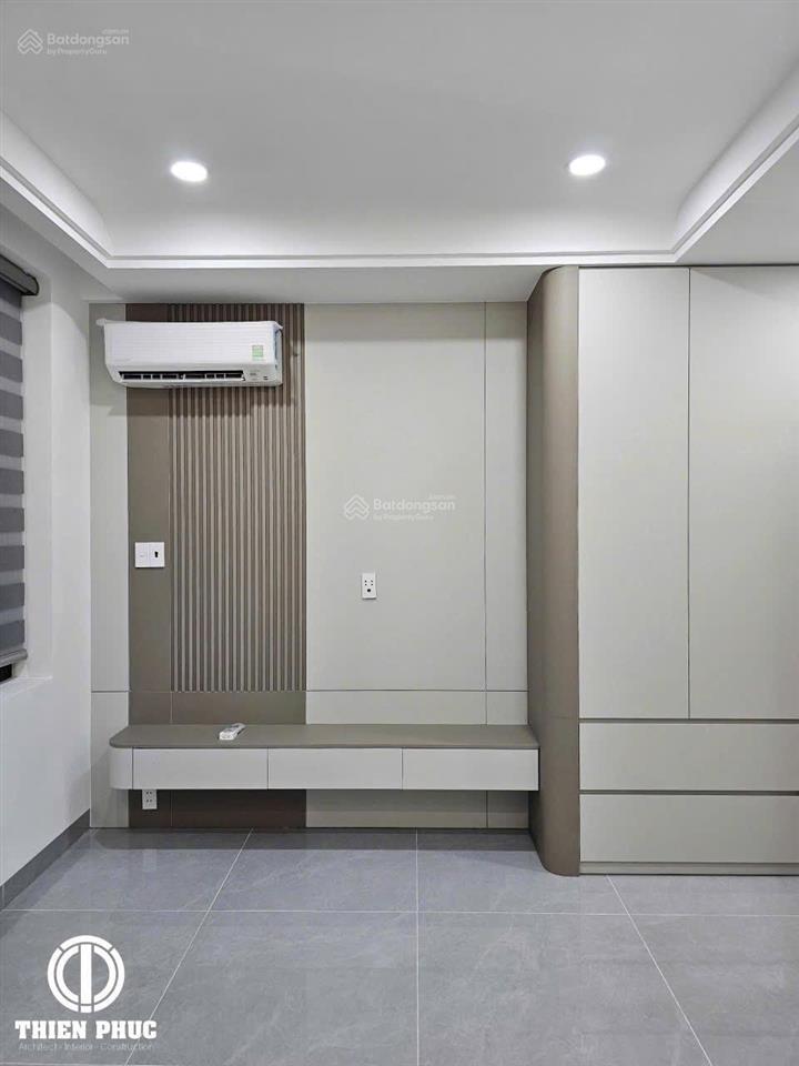 Nhà mới  nhà bên chợ. tiện kinh doanh
