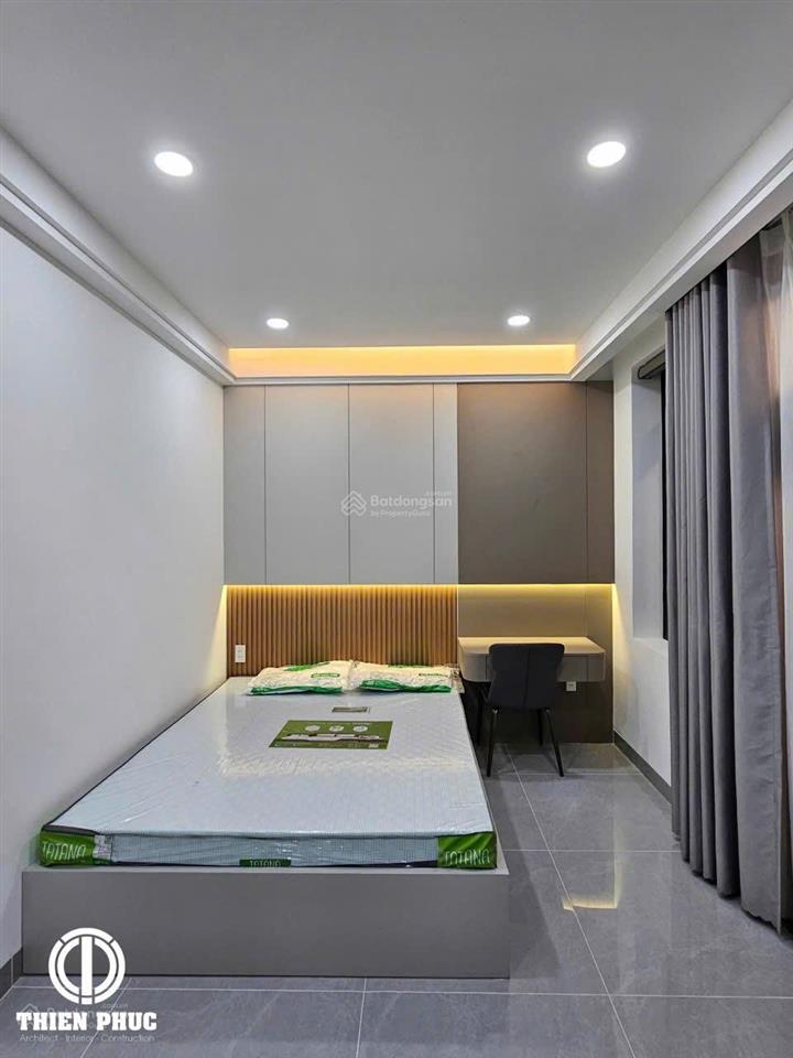 Nhà mới  nhà bên chợ. tiện kinh doanh