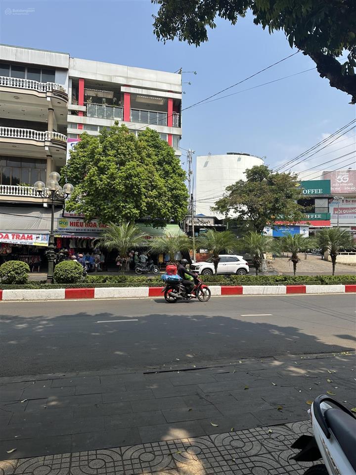 Bán nhà phố tại 32 cách mạng tháng tám, 8 tỷ vnd, 81.5 m2, view đẹp, uy tín