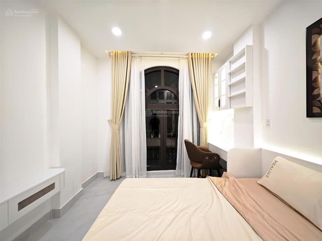 Nhà mới ở liền 5 tầng, 5pn, 6wc  mặt tiền ngay khu phan xích long  dt 4x11m  giá 12,5 tỷ tl