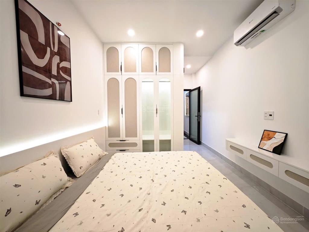 Nhà mới ở liền 5 tầng, 5pn, 6wc  mặt tiền ngay khu phan xích long  dt 4x11m  giá 12,5 tỷ tl