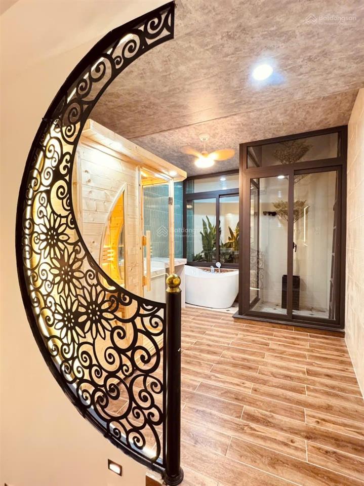 Nhà mới ở liền 5 tầng, 5pn, 6wc  mặt tiền ngay khu phan xích long  dt 4x11m  giá 12,5 tỷ tl